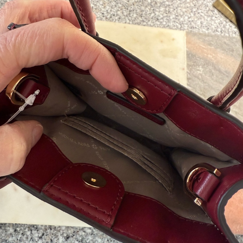 Michael Kors Mini Mercer handbag - Picture 4 of 7